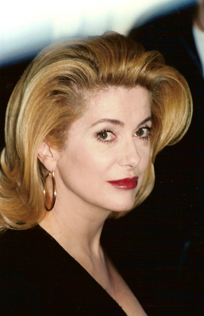 Catherine_Deneuve_1995 (1).jpg